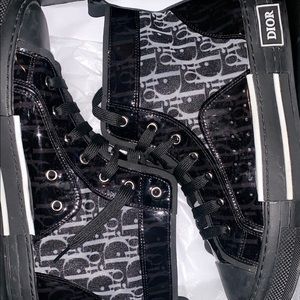 B23 High-Top Dior Oblique Sneaker